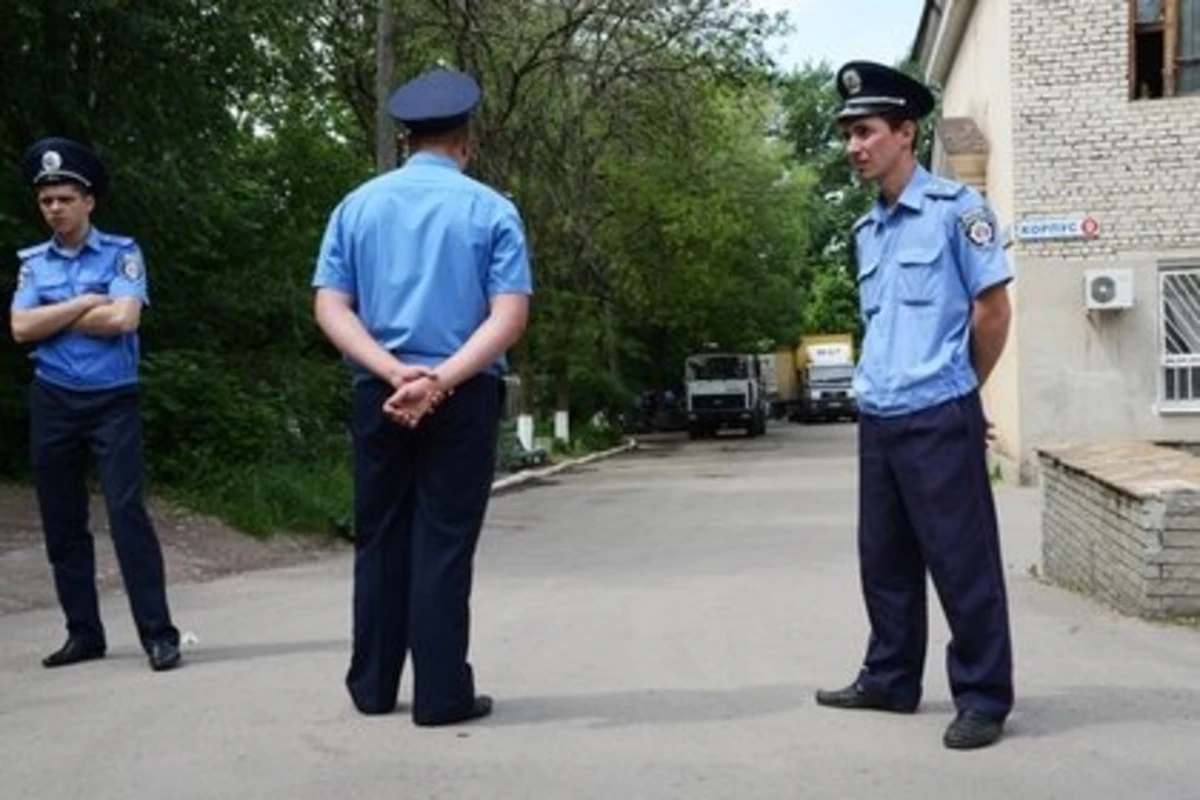 В депутата Верховной Рады бросили взрывпакет В депутата Верховной Рады бросили взрывпакет