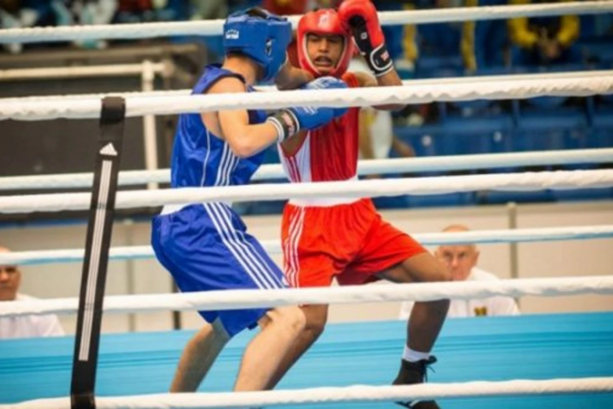 Азербайджанские спортсмены одержали победу над армянами и вышли в полуфинал ЧЕ по боксу