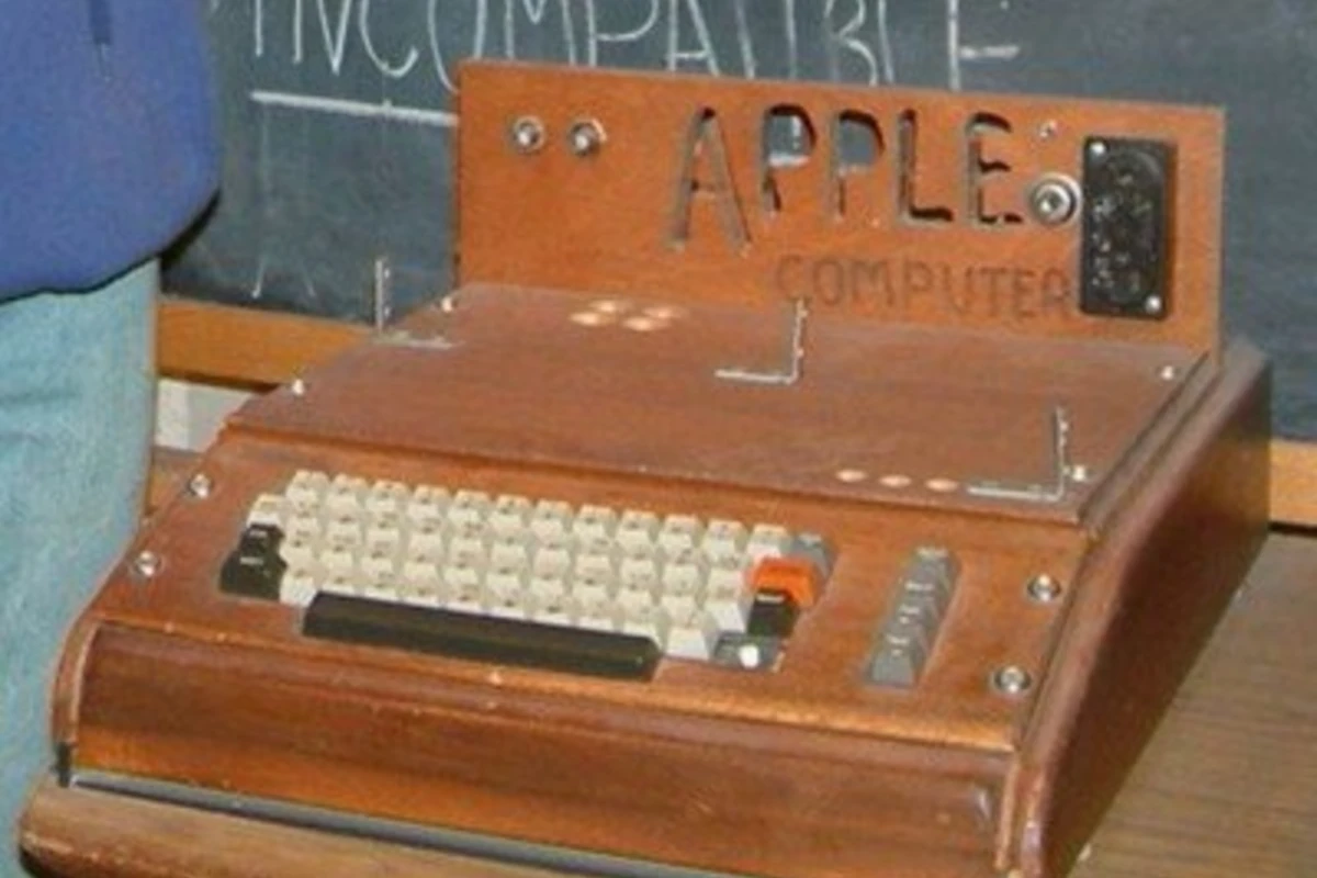Рабочий компьютер Apple I продали на аукционе за $905 000