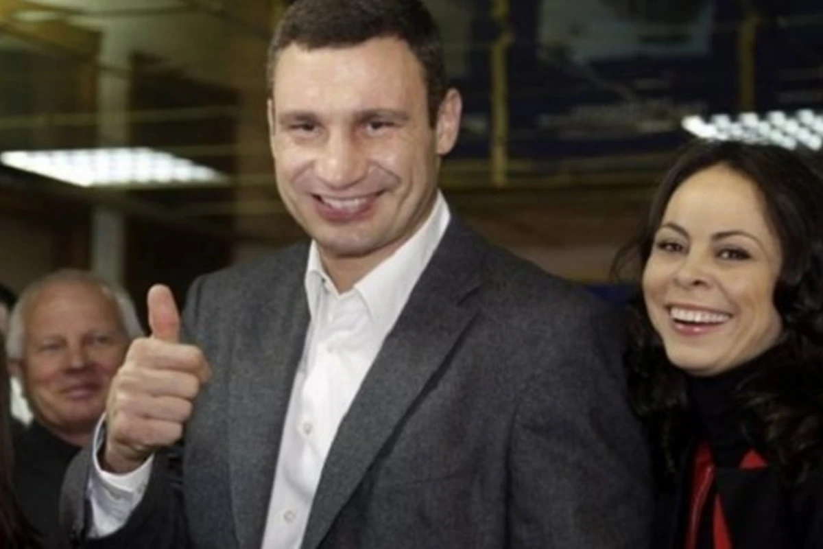 Кличко отправил сына мыть посуду в ресторане
