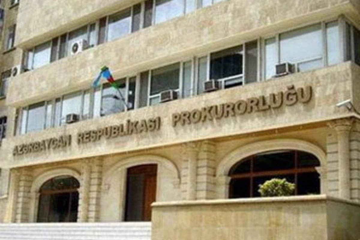 В Баку должностное лицо обвиняется в мошенничестве в крупном размере
