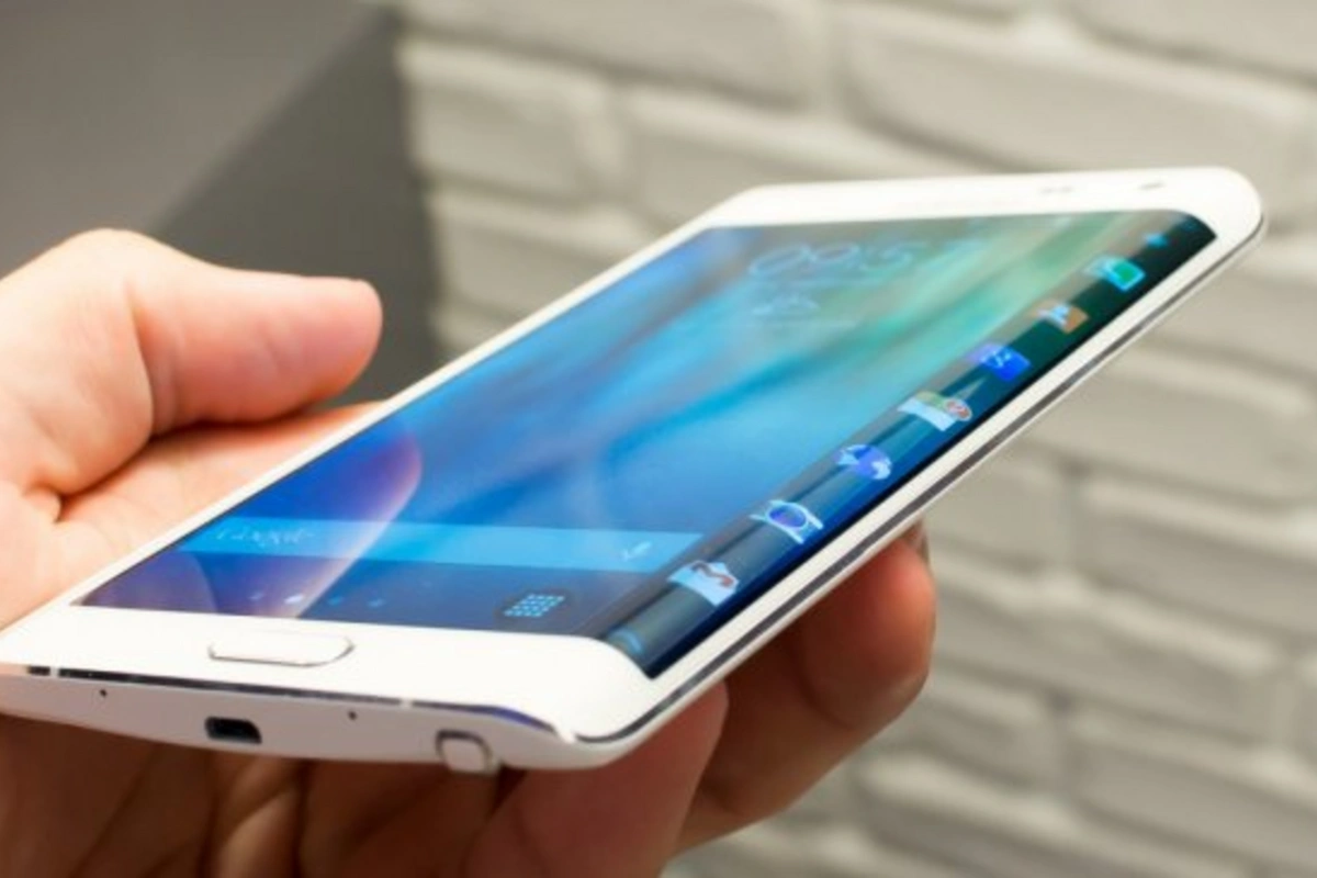 Samsung Galaxy Note Edge поступил в продажу