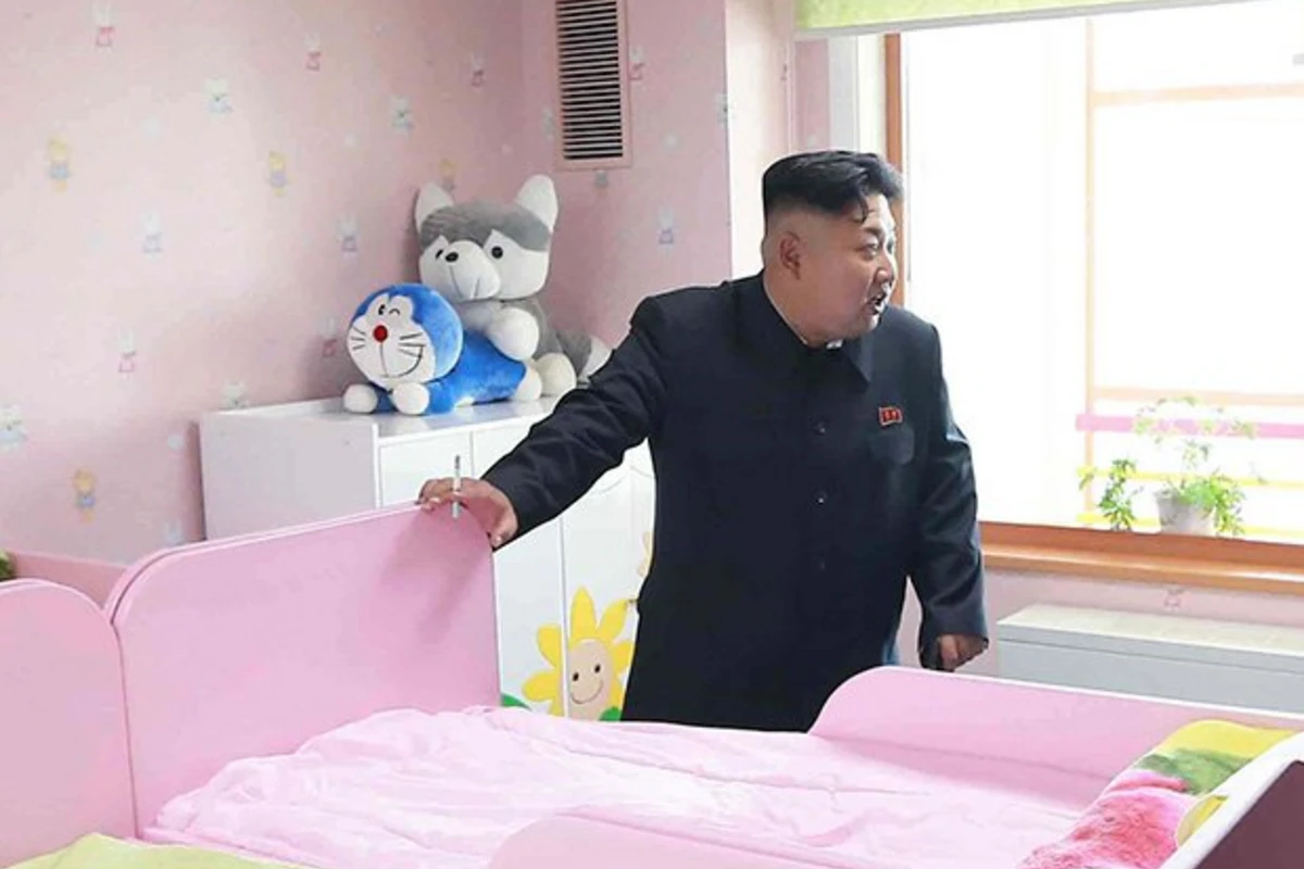 СМИ нашли фотобомбу на снимке с Ким Чен Ыном
