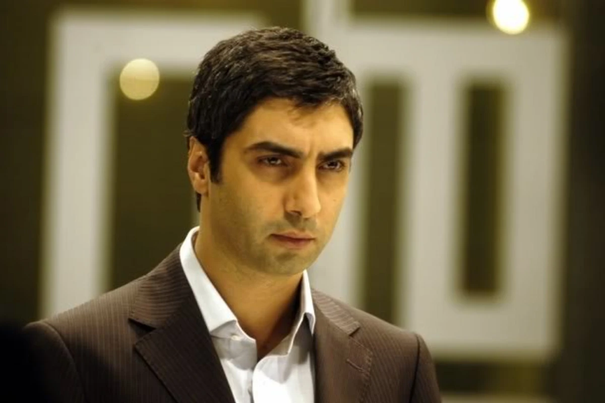 Звезда сериала Kurtlar Vadisi Неджати Шашмаз попал в аварию
