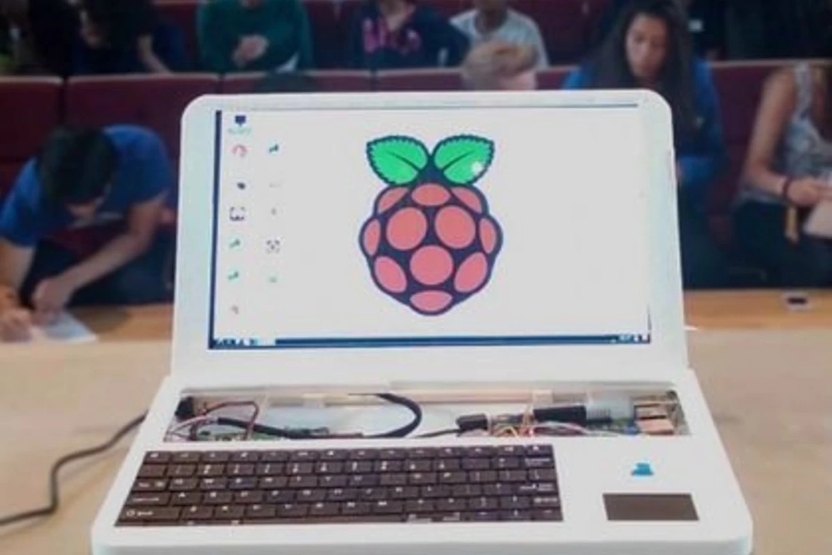 Британцы создали первый ноутбук, напечатанный на 3D-принтере (видео)