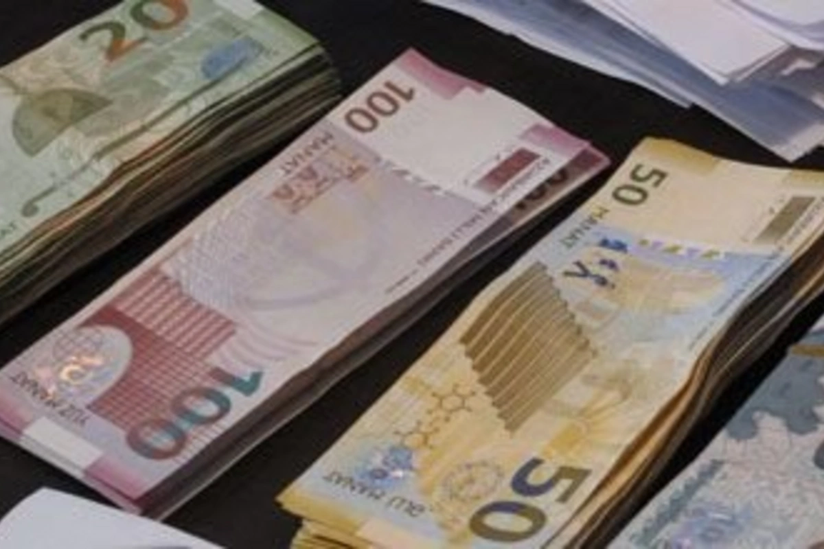 В Азербайджане задержан мужчина с крупной суммой фальшивых манатов