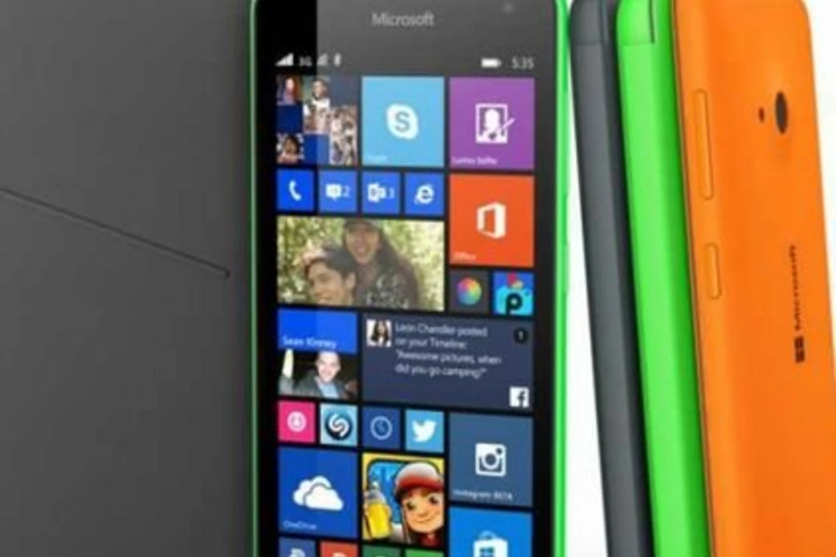 Microsoft представила свой первый смартфон под брендом Lumia (видео)