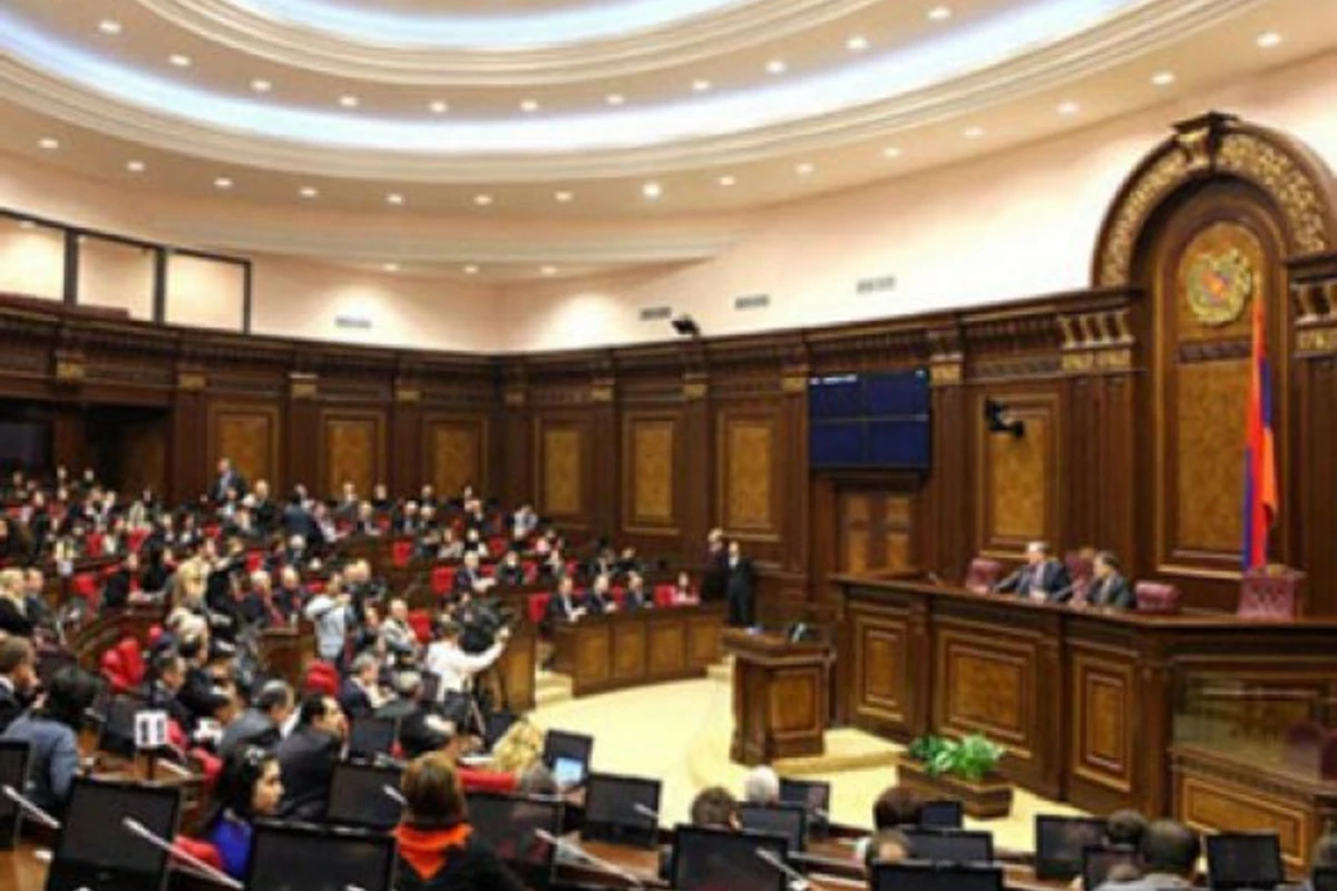 В армянском парламенте подрались депутаты