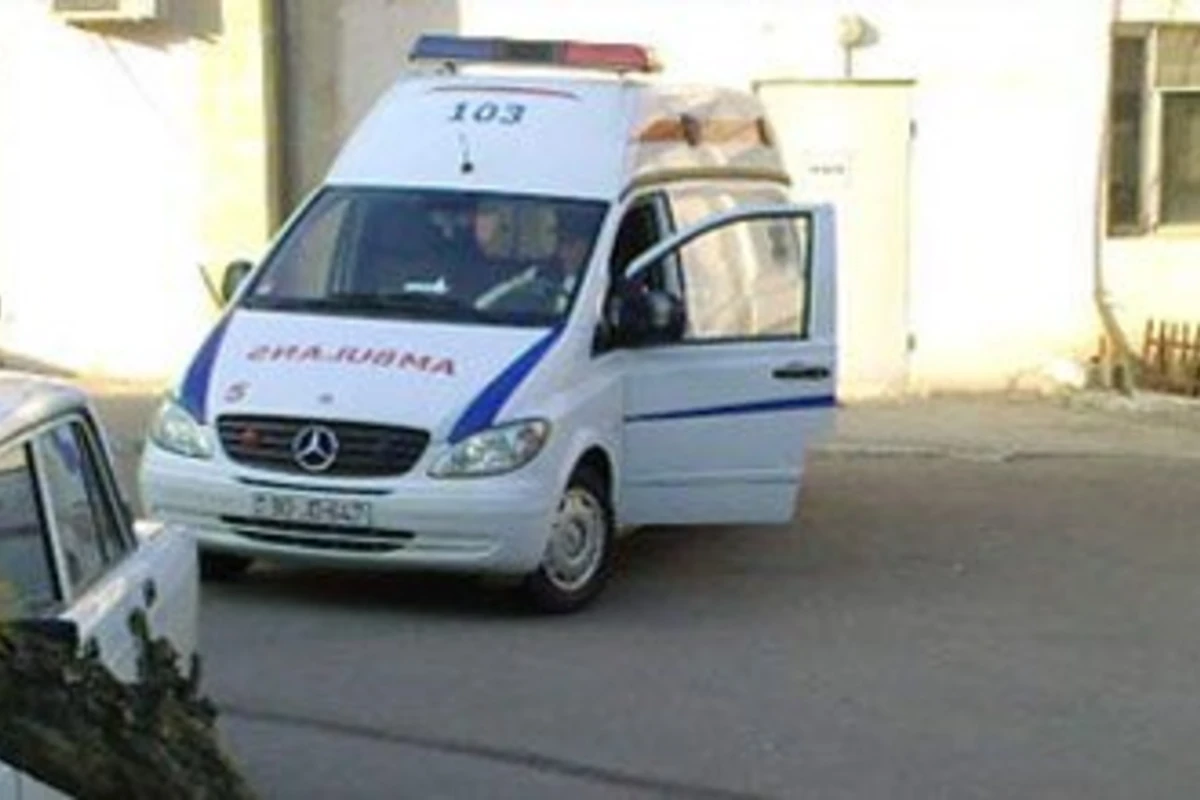 В Гяндже автомобиль сбил мать с ребенком