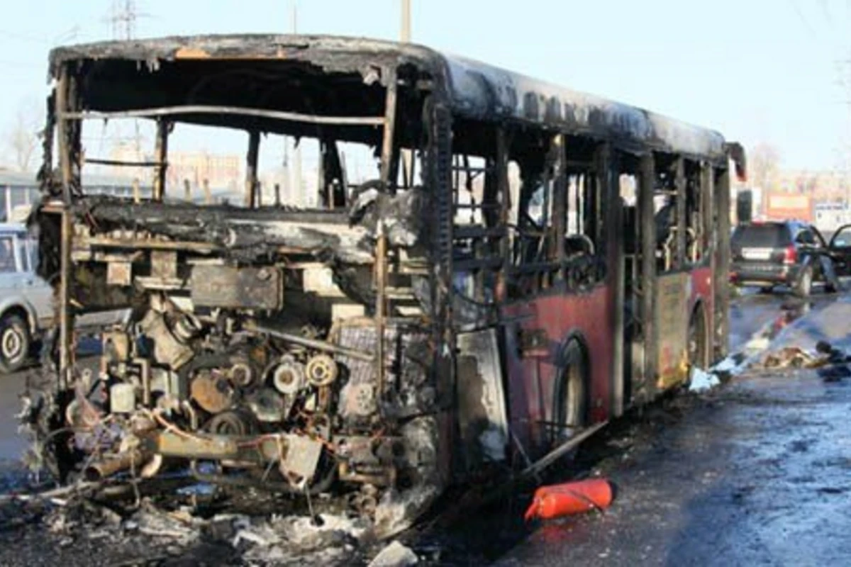 В Баку сгорели два автобуса