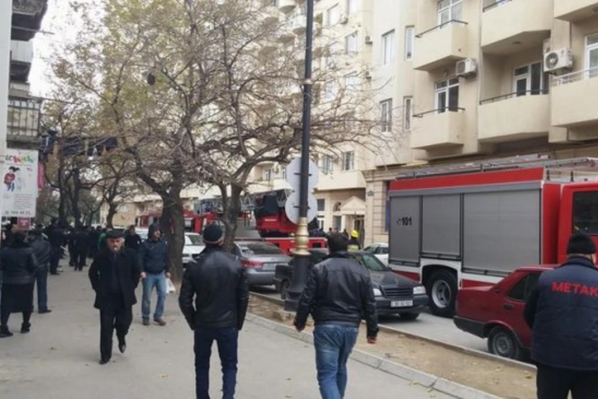В Баку в новостройке произошел пожар