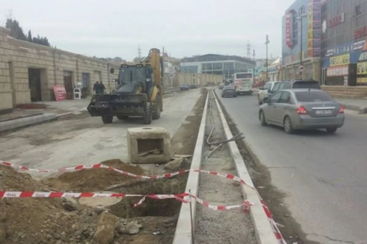 На одной из бакинских дорог ограничено движение