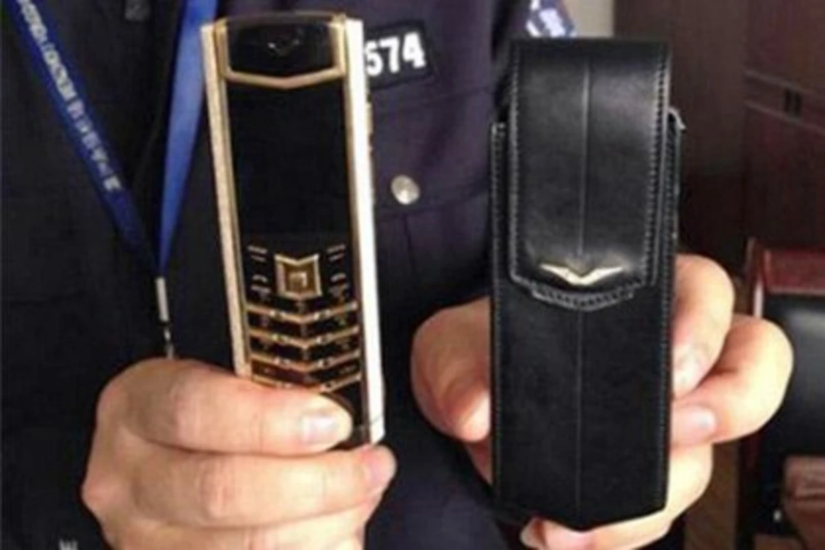 В Китае полиция вернула владельцу утерянный Vertu стоимостью 110 тысяч долларов