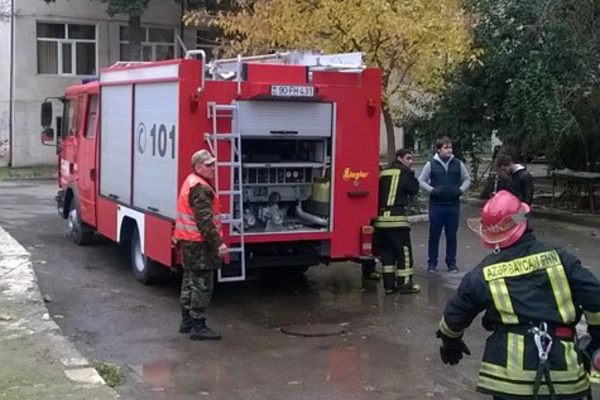 Пожар в бакинской школе потушен