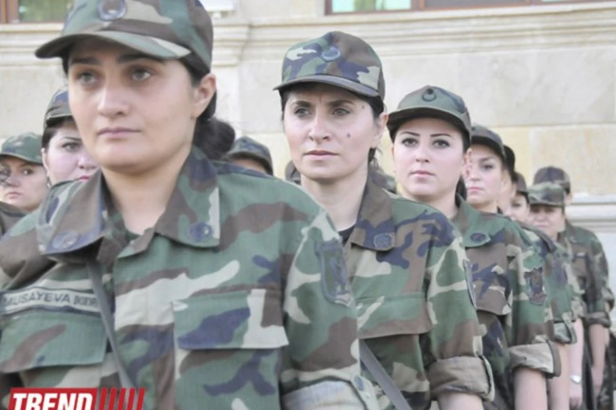 В Азербайджане военные билеты будут выдавать и женщинам