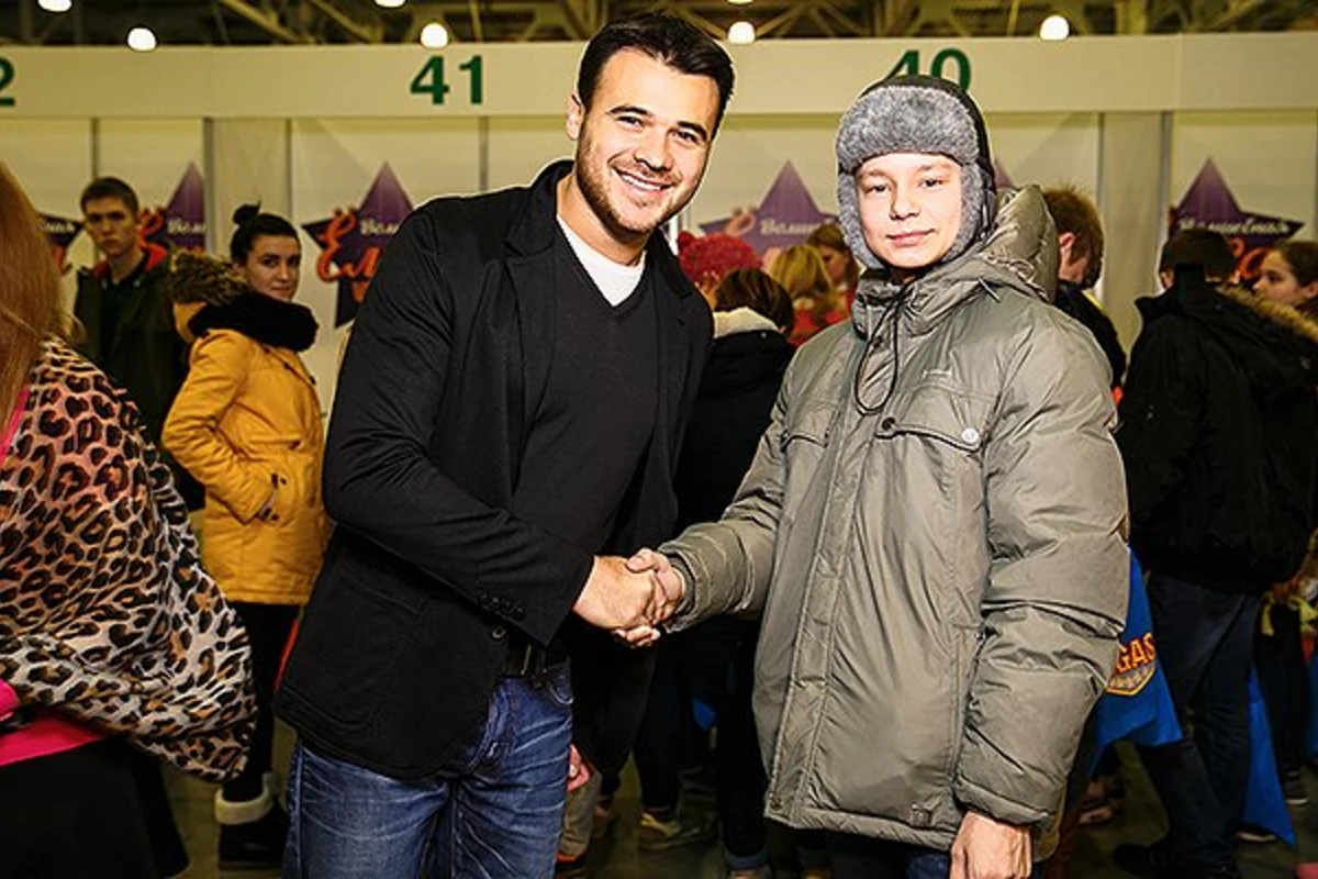 Эмин Агаларов на благотворительной елке в Москве