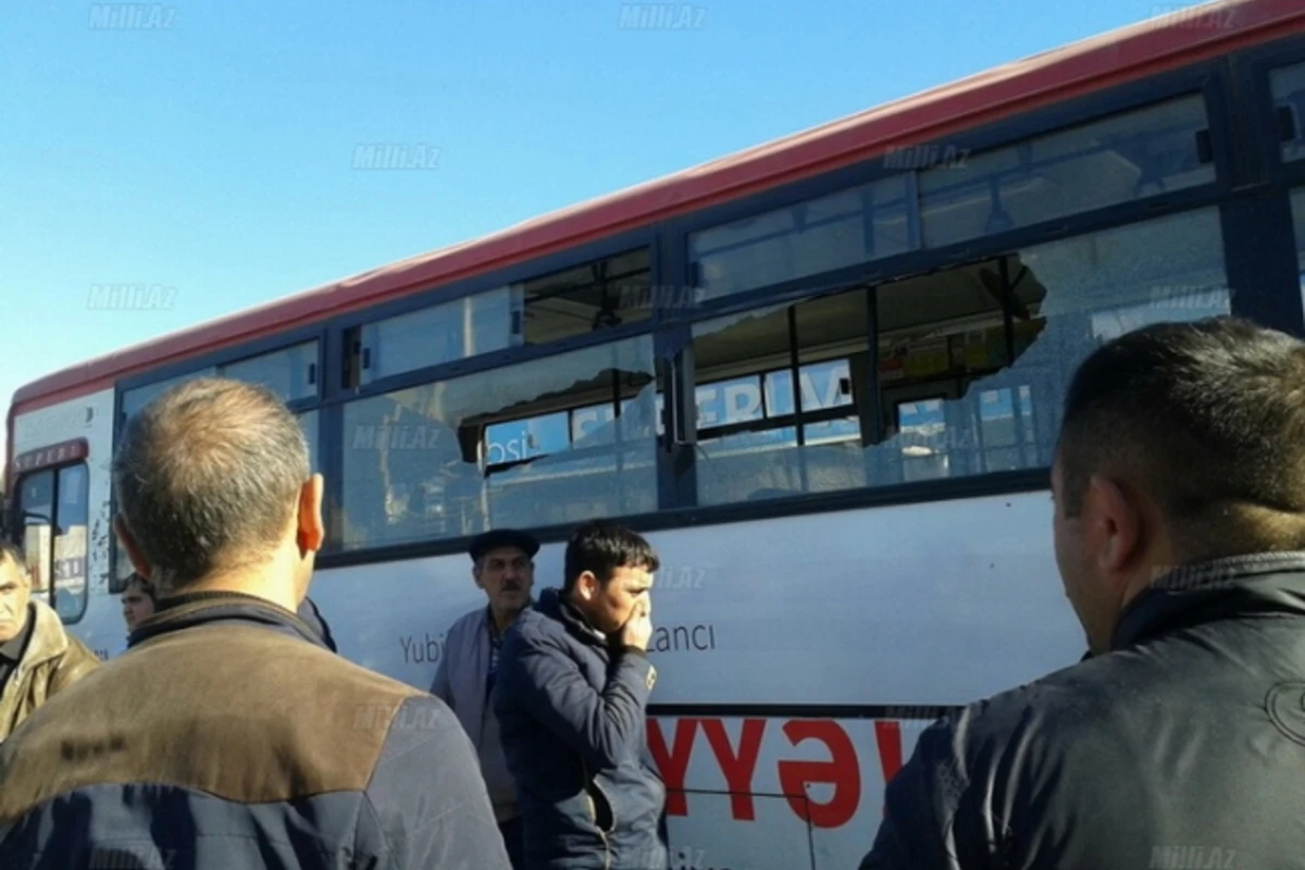 В Баку столкнулись автобусы