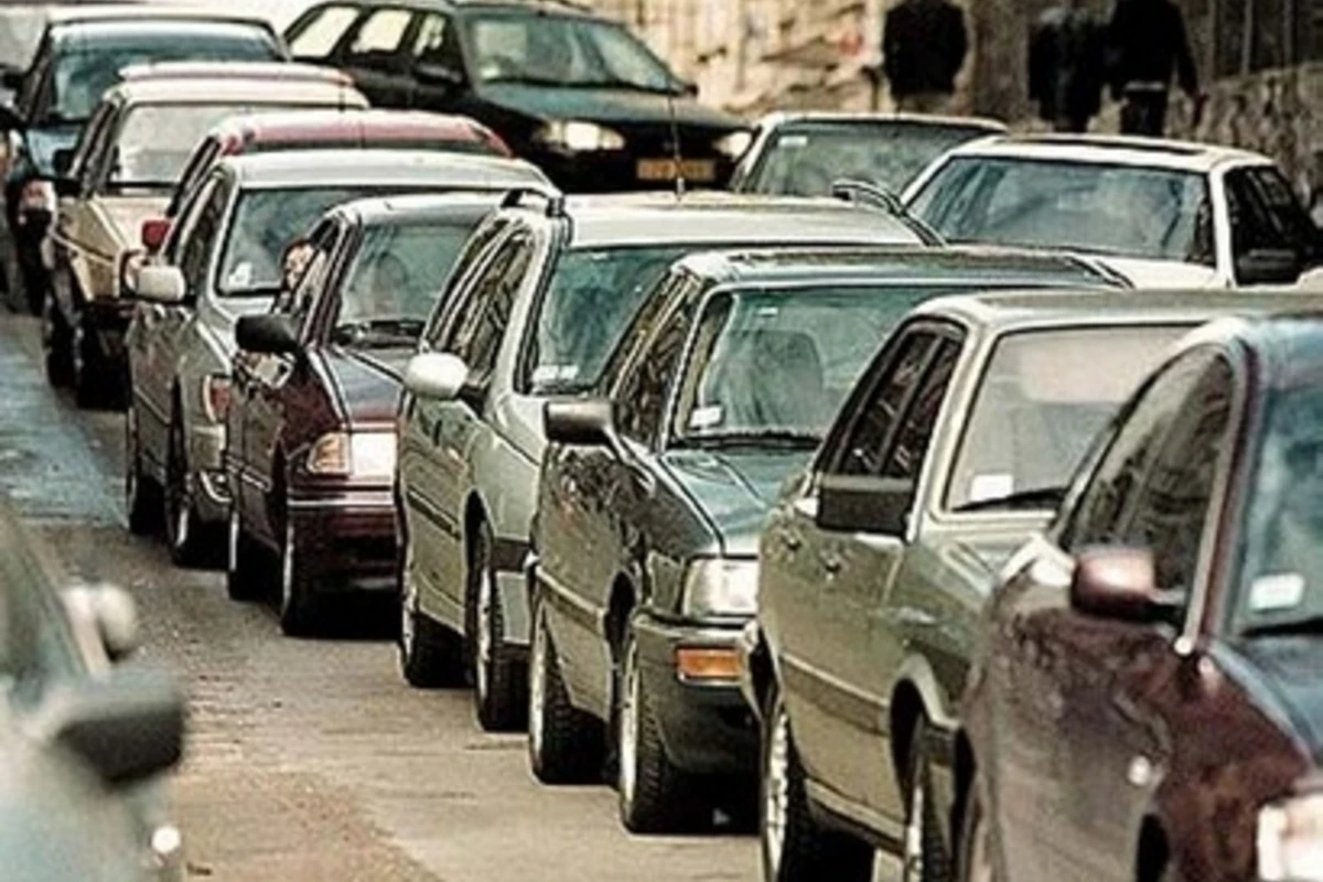 В Баку в направлении поселка Бадамдар образовалась большая пробка