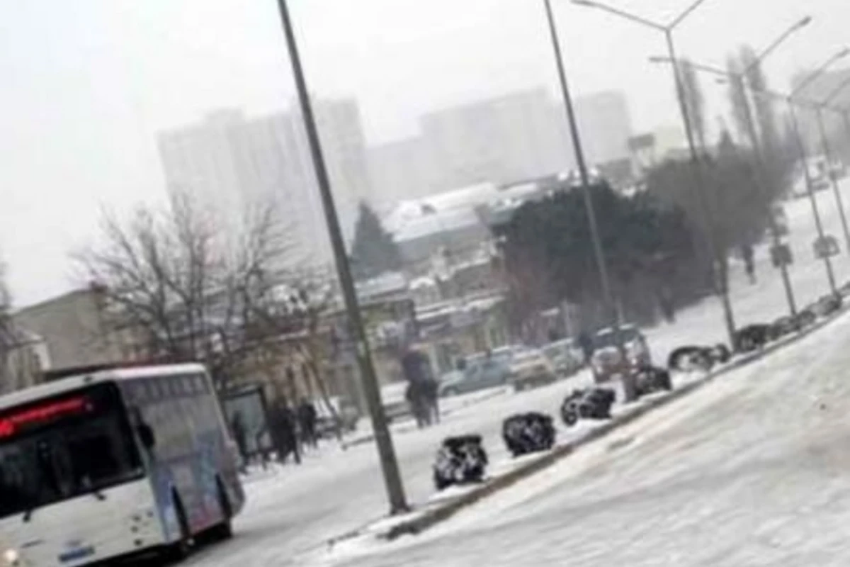 Завтра в Баку продолжится снежная погода