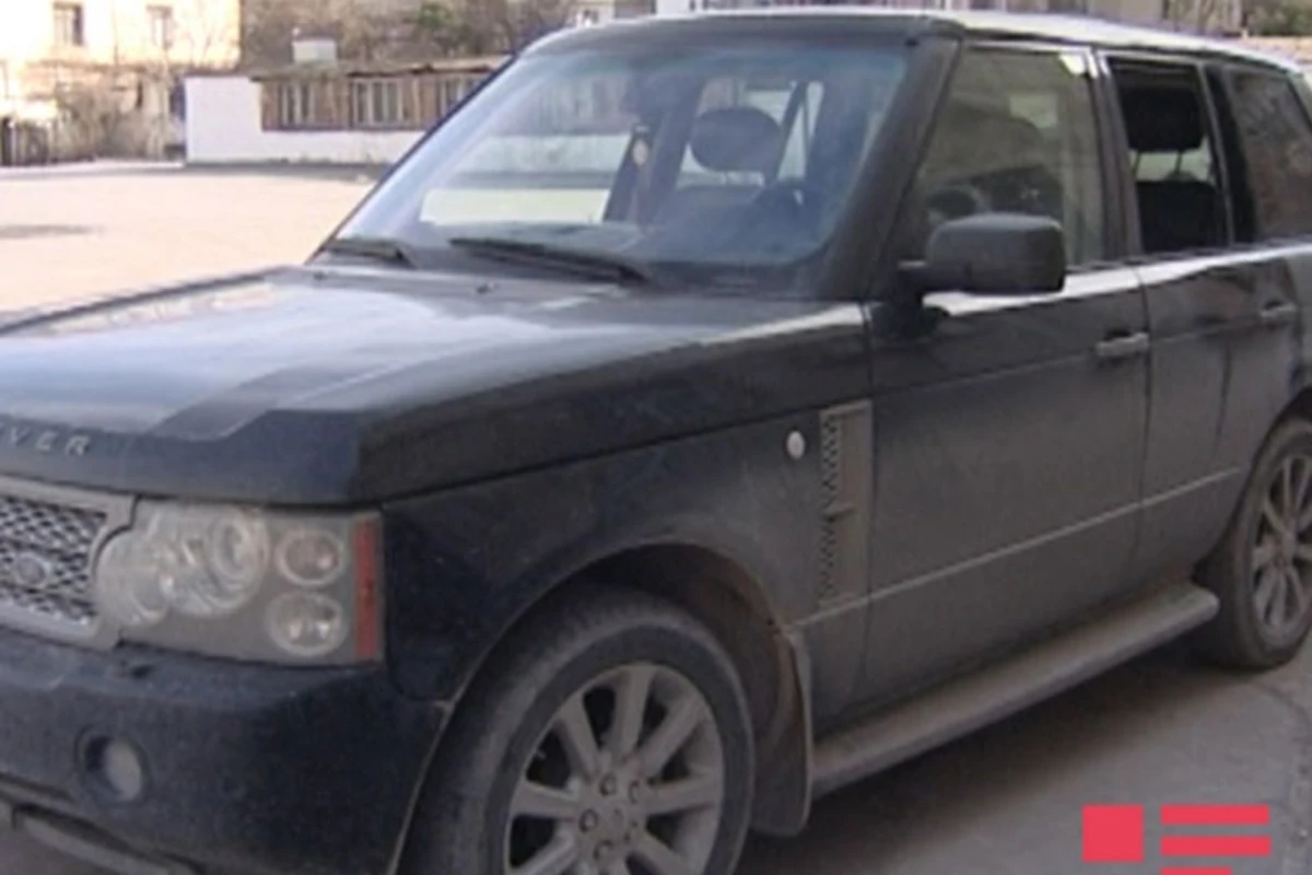 В Баку совершена кража из салона автомобиля марки  Range Rover (видео)