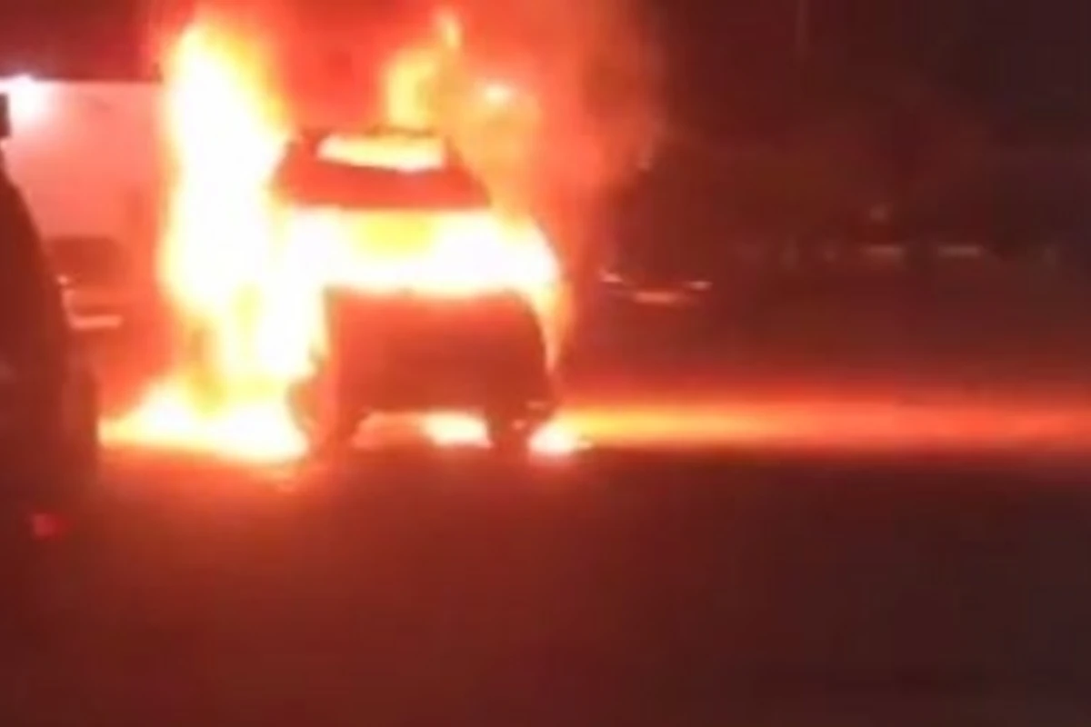 На азербайджано-грузинской границе взорвался пассажирский автобус (видео) На азербайджано-грузинской границе взорвался пассажирский автобус (видео)