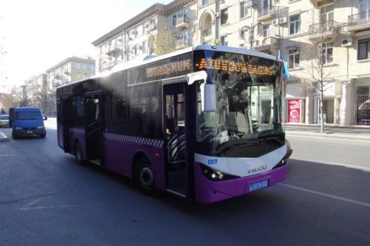 В Баку начали курсировать новые пассажирские автобусы