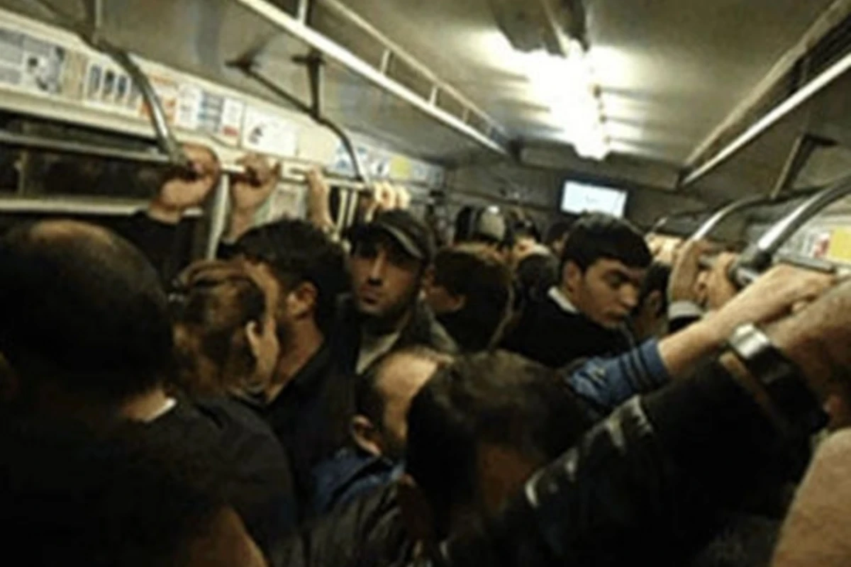 Пассажиры бакинского метро вновь столкнулись с проблемой