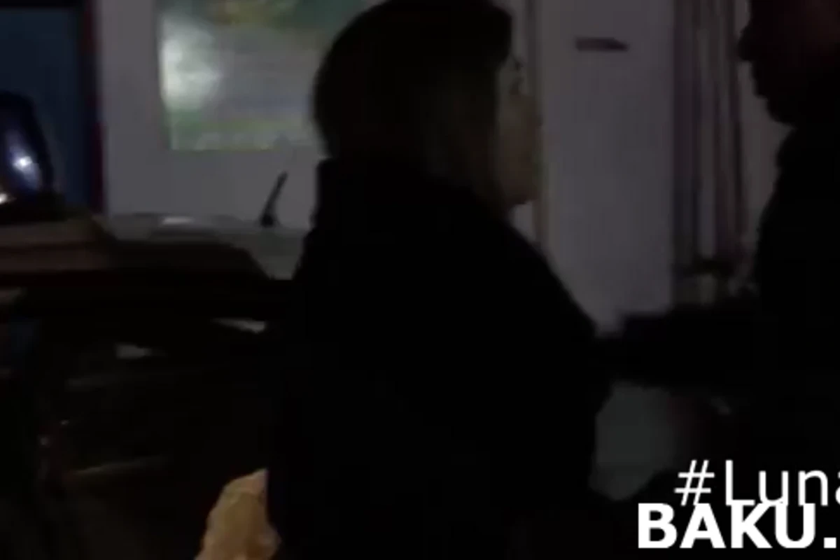 Пьяные девушки устроили «концерт» перед ГАИшниками в Баку (видео) Пьяные девушки устроили «концерт» перед ГАИшниками в Баку (видео)