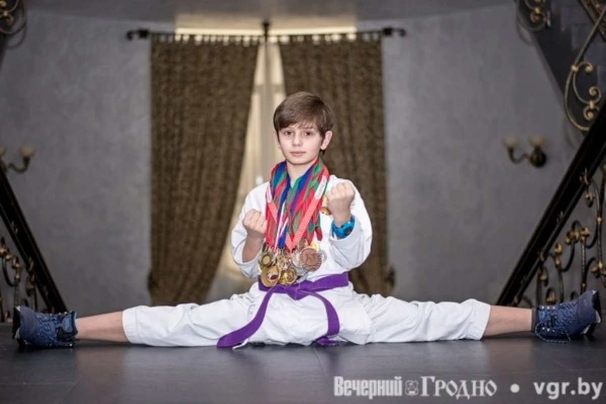 Полсотни медалей 11-летнего каратиста-азербайджанца из Беларуси