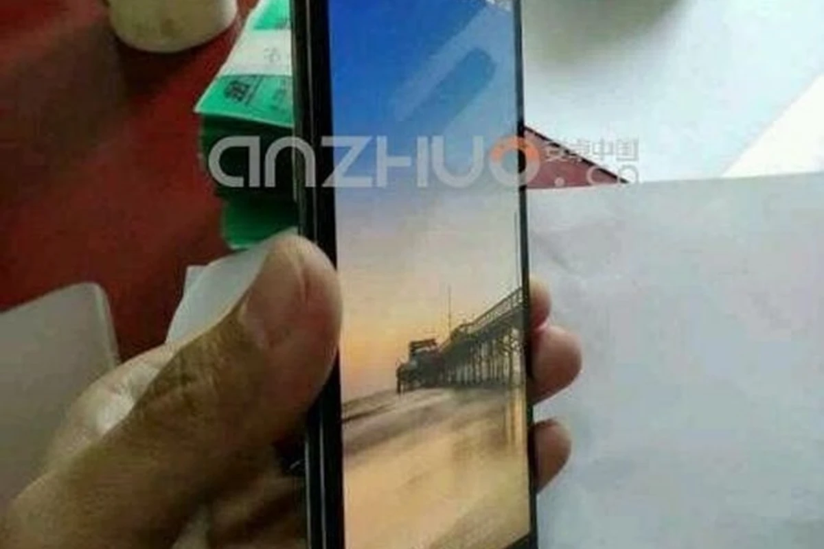 Самый тонкий смартфон в мире покажут 2 марта