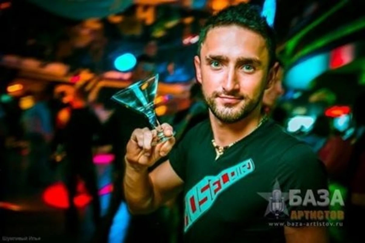 Лучший бармен мира показал зажигательное шоу в Баку (видео)
