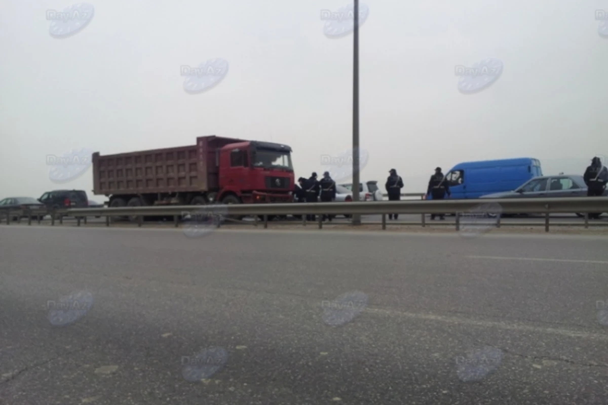 На Бакинской кольцевой дороге из-за ДТП образовалась пробка