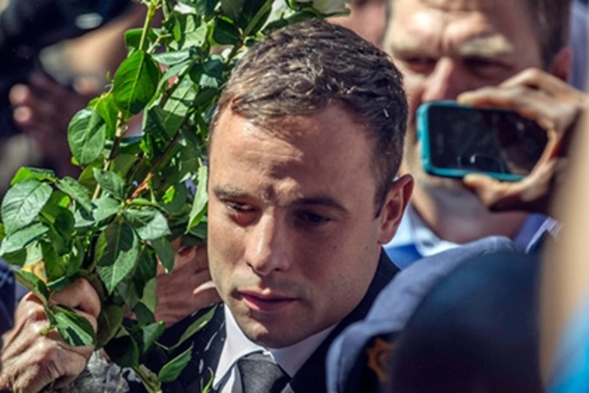 Писториусу позволили обниматься с родственниками