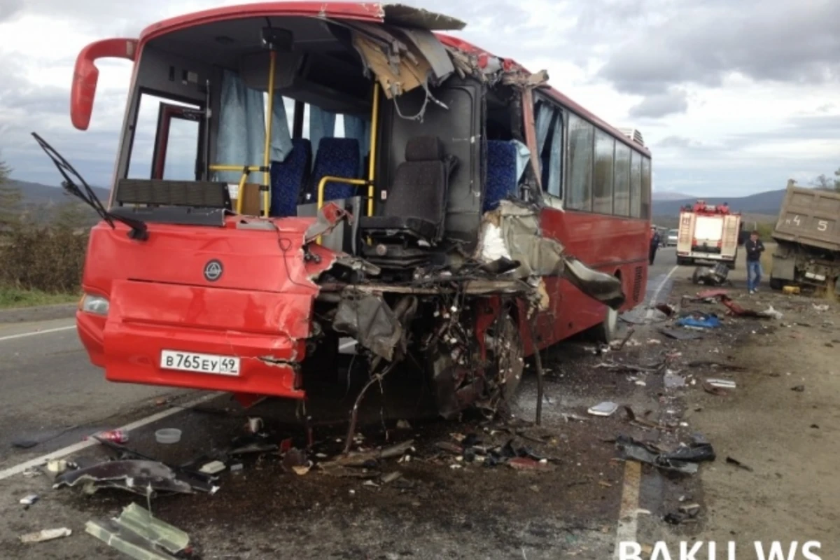 В Баку Daewoo протаранил ВАЗ