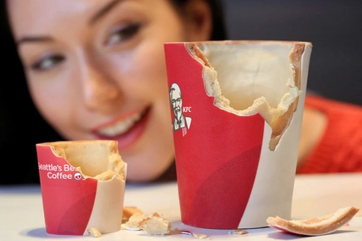 В сети KFC появились съедобные стаканы для кофе