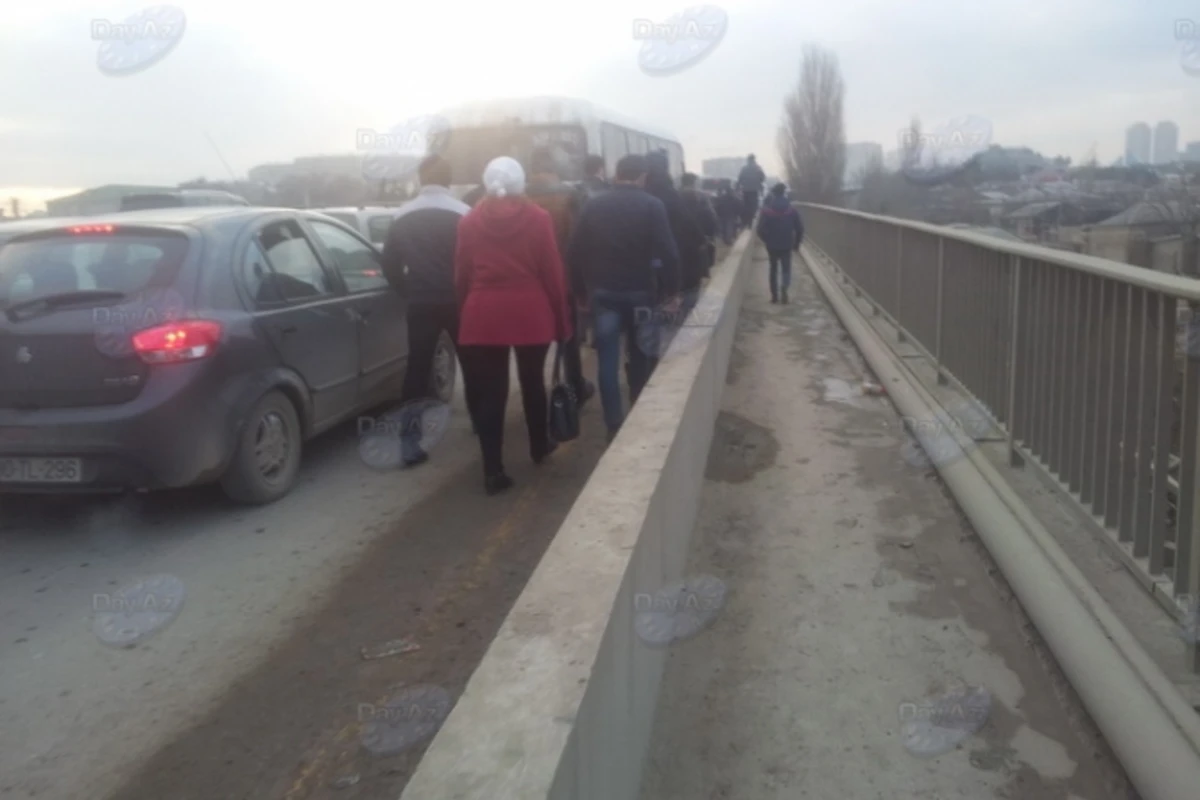 На трассе Баку-Сумгайыт вновь образовалась огромная пробка