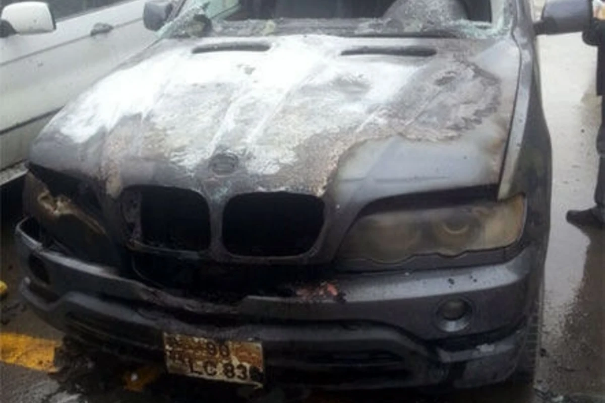 В Баку сгорел BMW X5