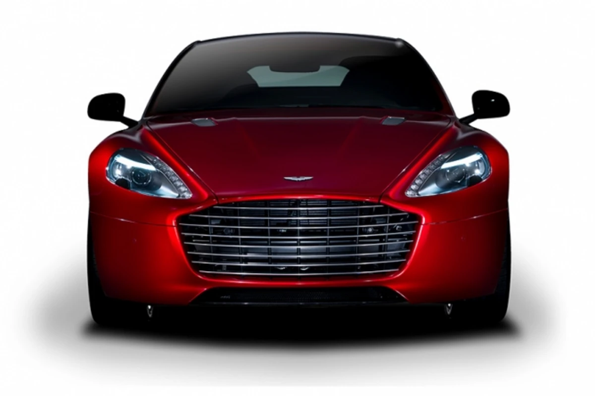Премьера в Баку – Astron Martin Rapide S (видео)