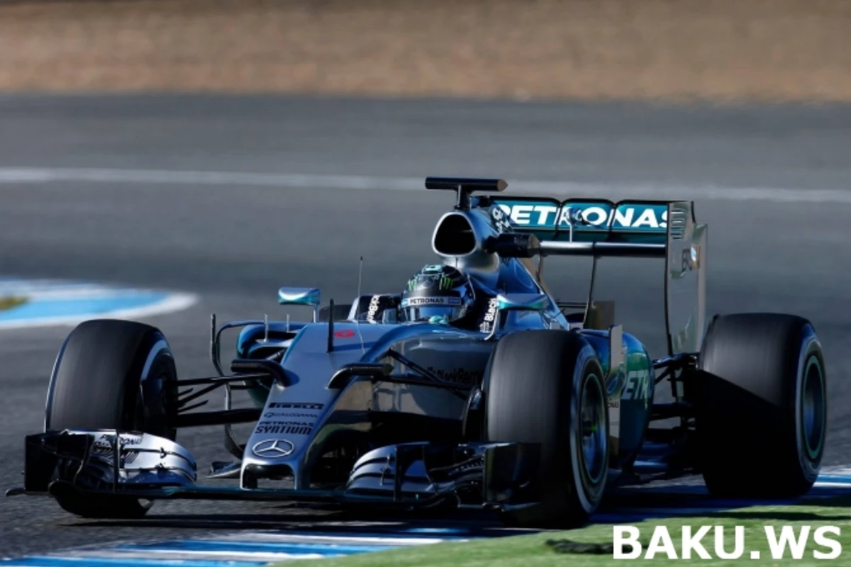 Mercedes выглядел непобедимым во второй день заездов F1