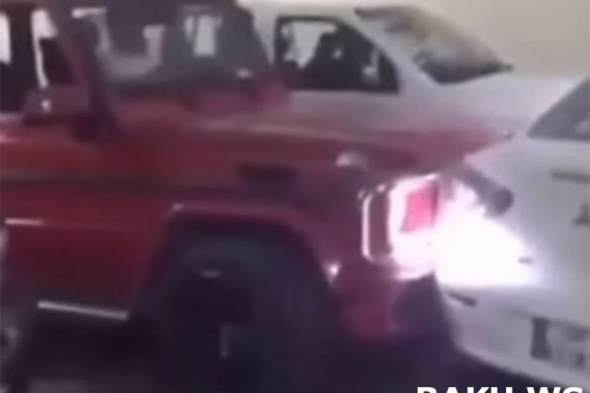 Хладнокровный хозяин G63 AMG пнул Lancer и уехал (видео)