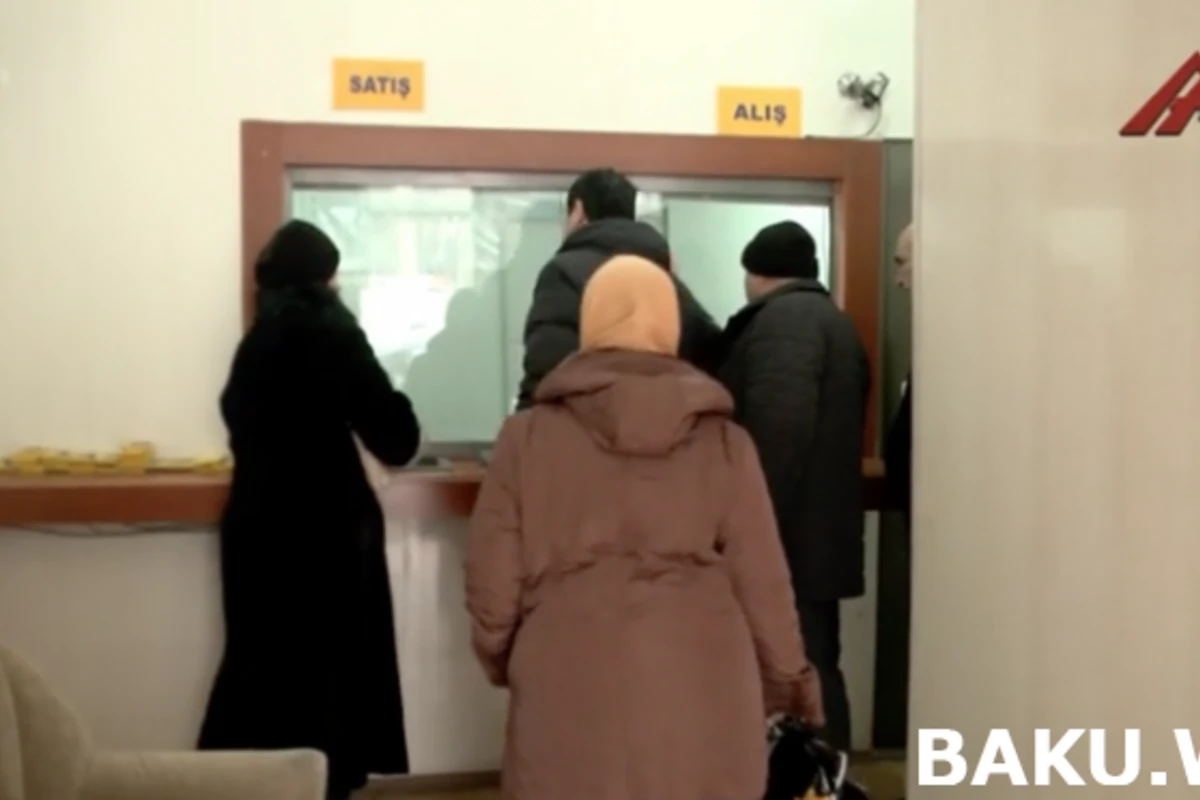 Bakıda valyutadəyişmə məntəqəsinə basqın olub (video)