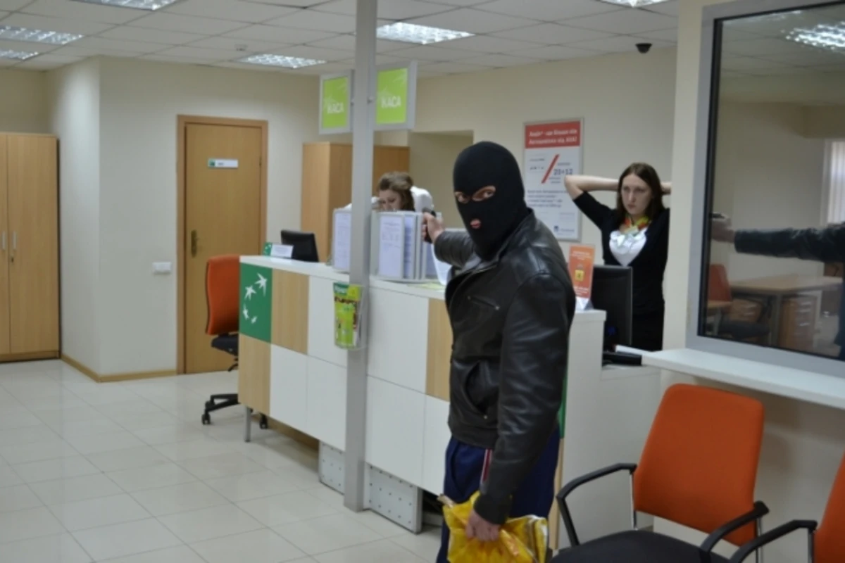 Вооруженное ограбление пункта обмена валют в Баку (видео)