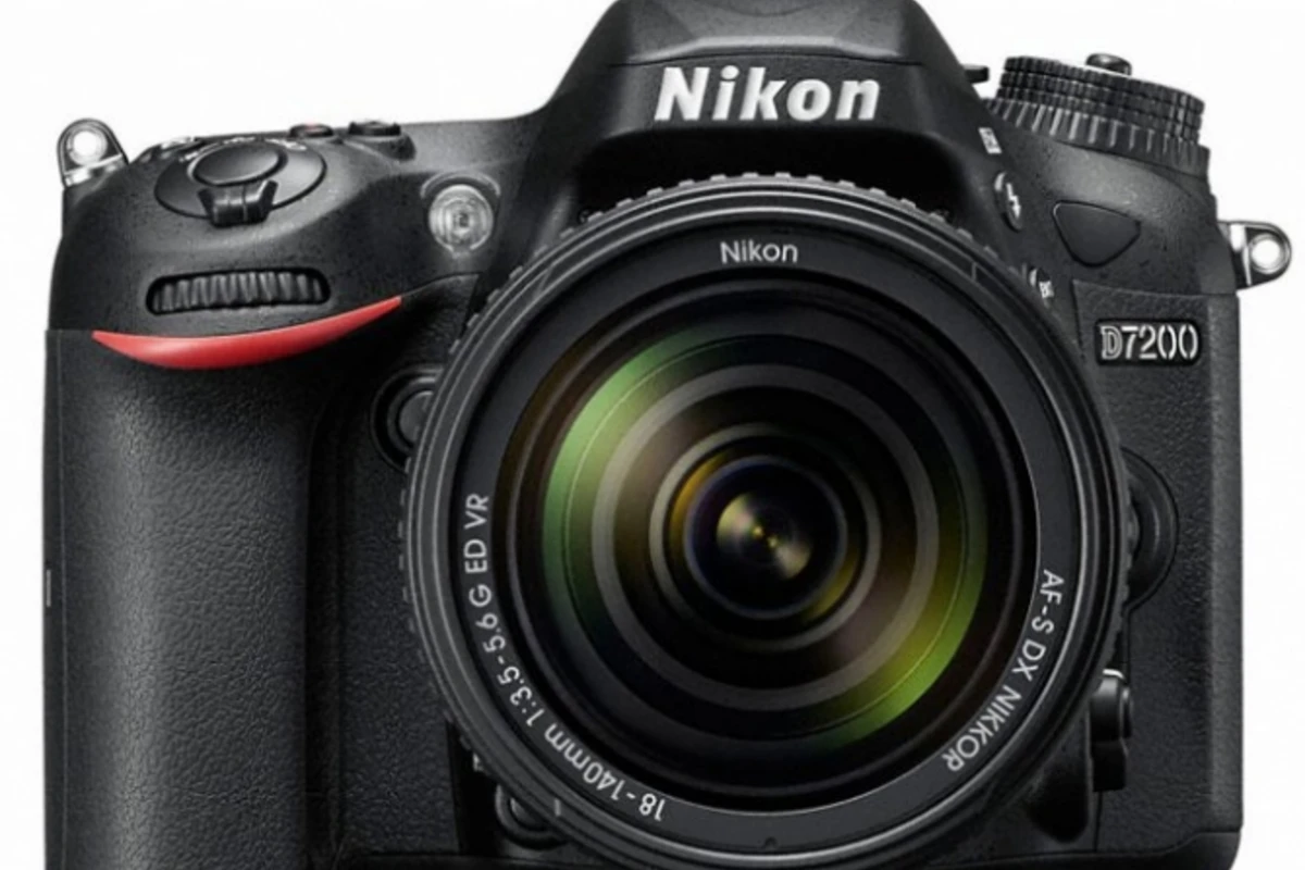 Зеркальная камера Nikon D7200 формата DX с поддержкой NFC