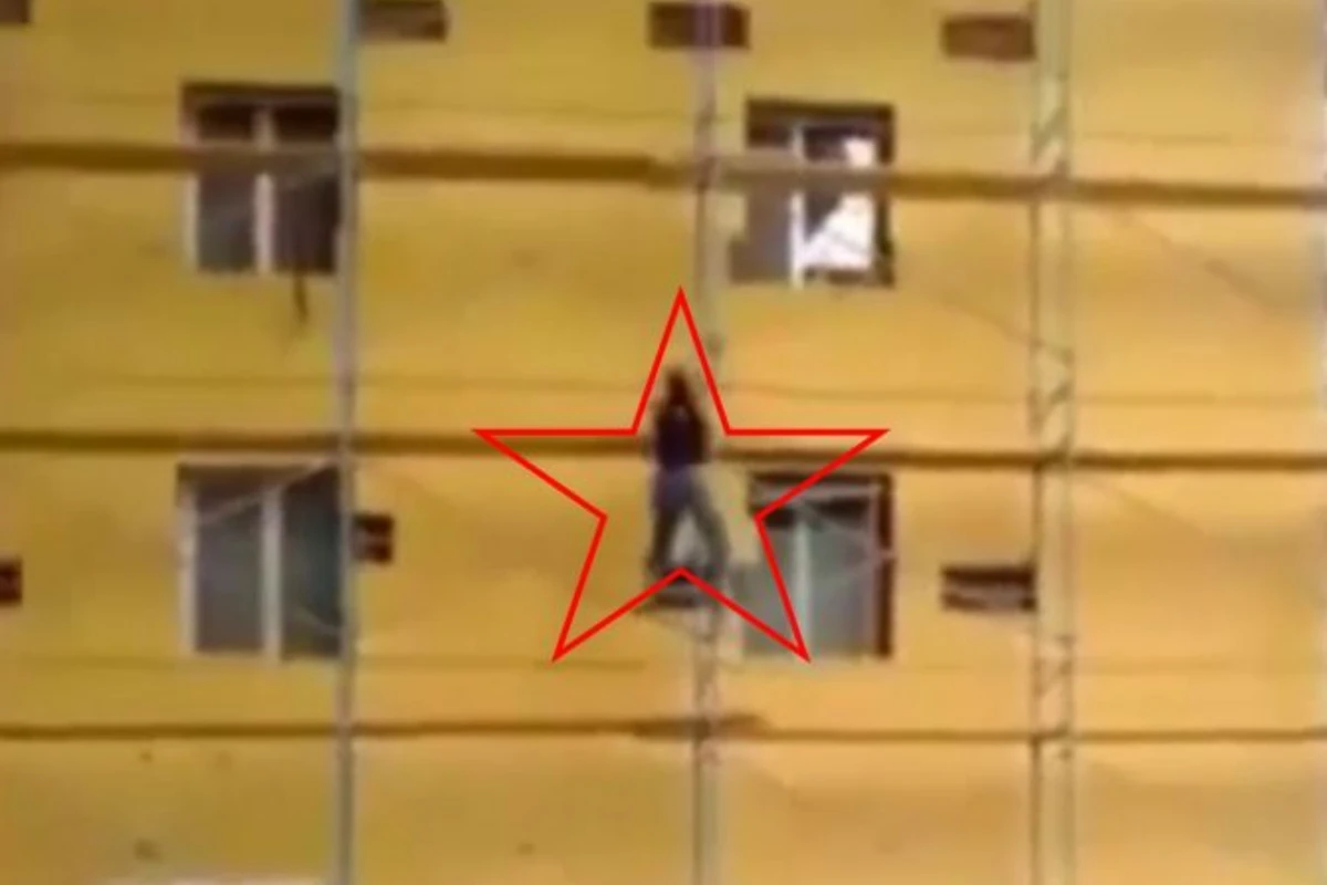 В Баку появился человек-паук (видео) В Баку появился человек-паук (видео)