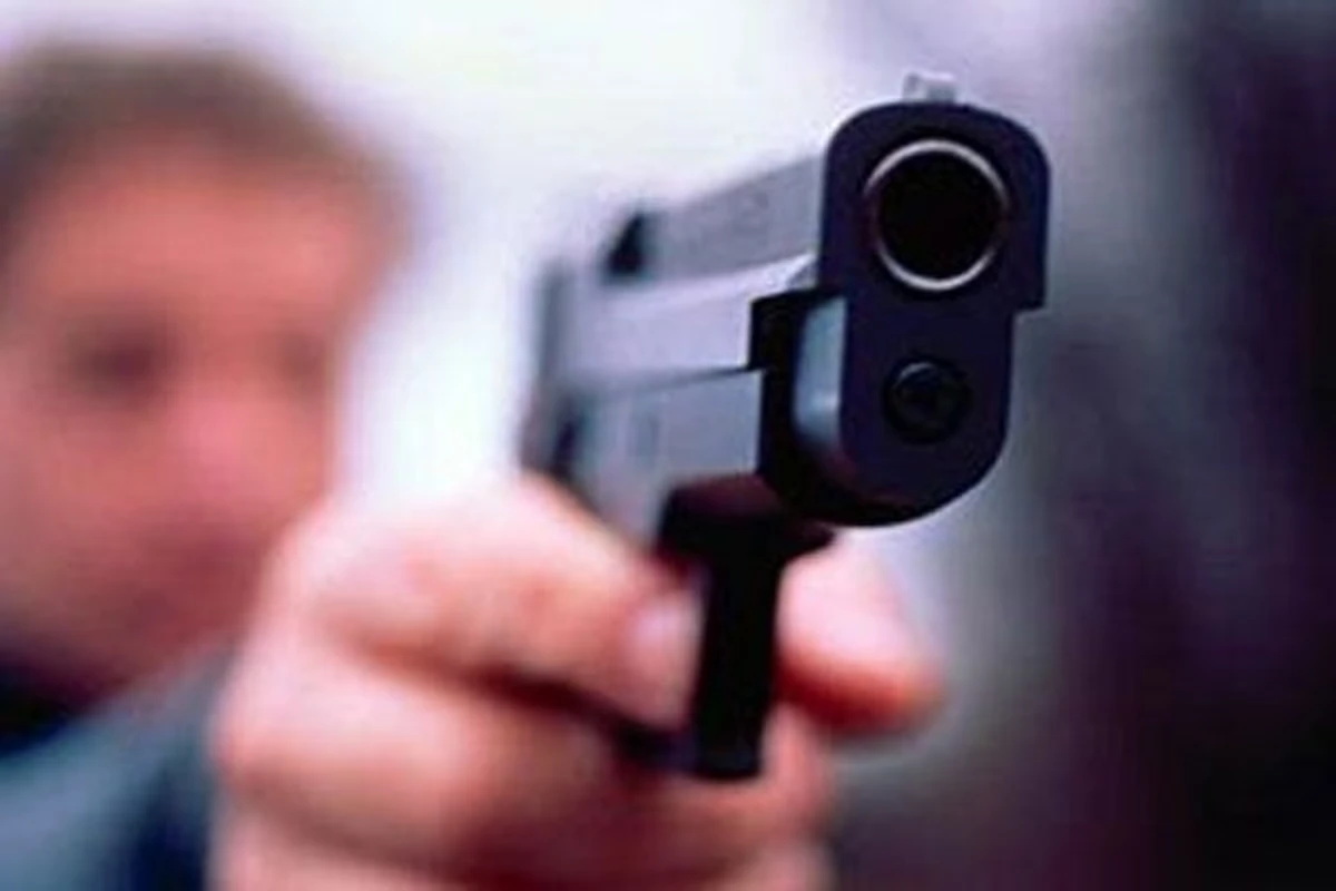 В Хырдалане на рынке брат выстрелил в сестру