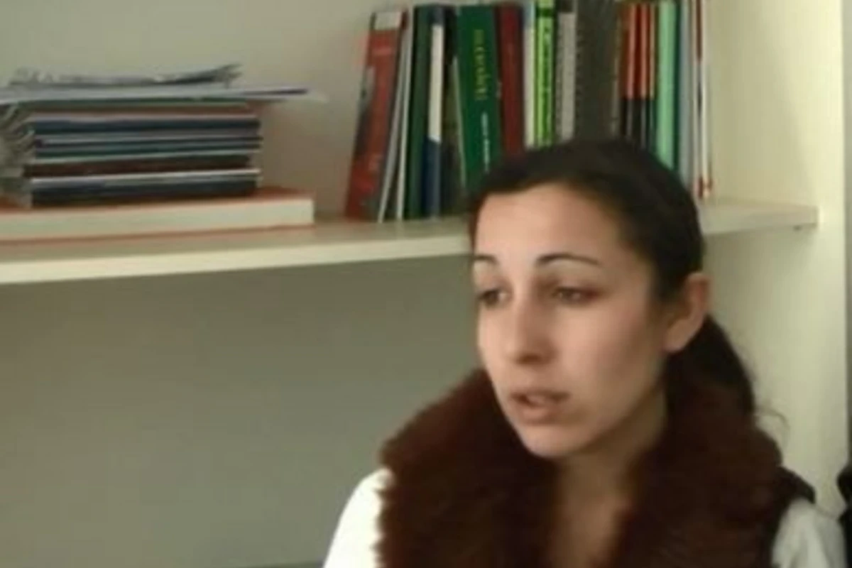 Жительница Гянджи плачет хрустальными слезами