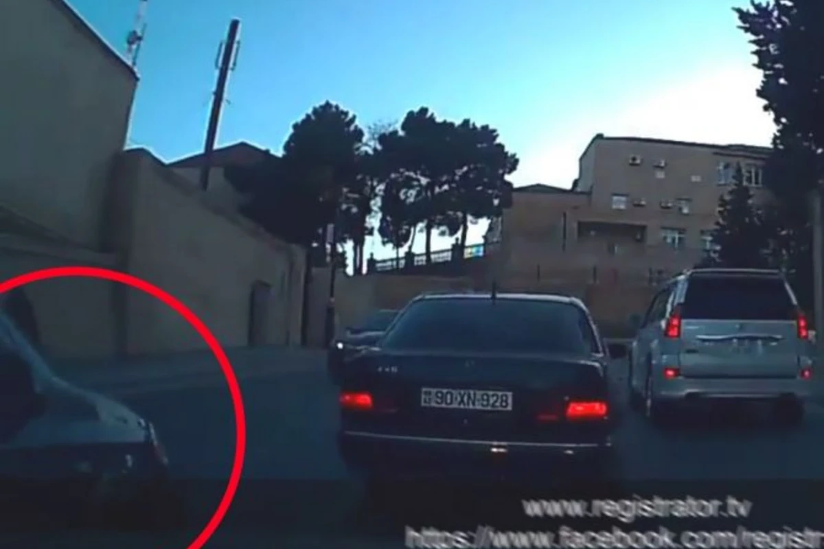 На улицах Баку вновь зафиксировано хамское поведение водителей (видео) На улицах Баку вновь зафиксировано хамское поведение водителей (видео)