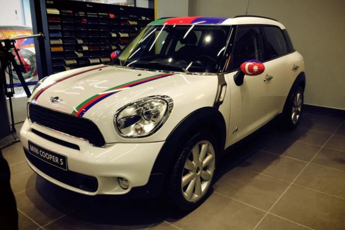 В Баку открылся автомобильный Mini бутик