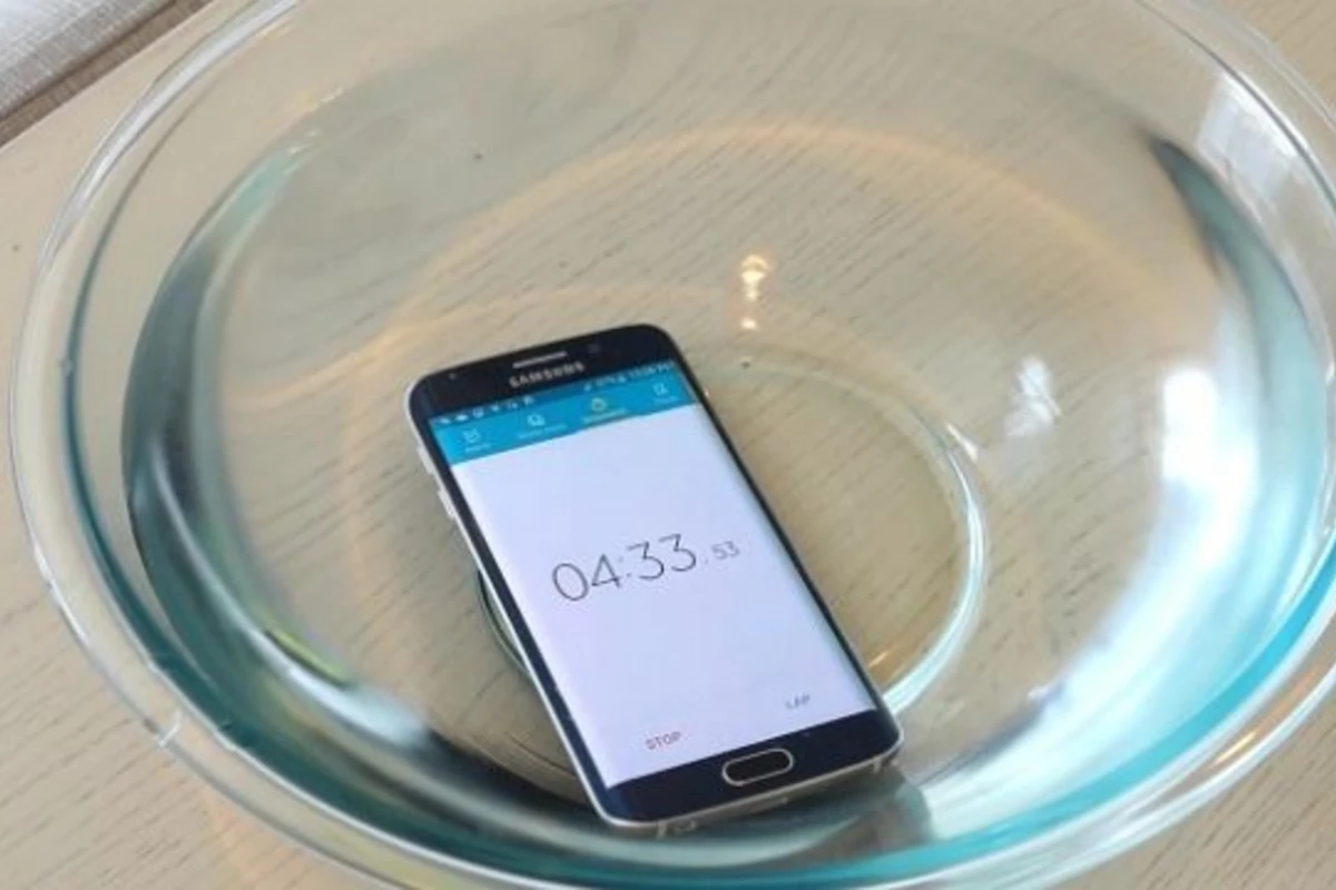 Samsung Galaxy S6 Edge оказался водонепроницаемым (видео)