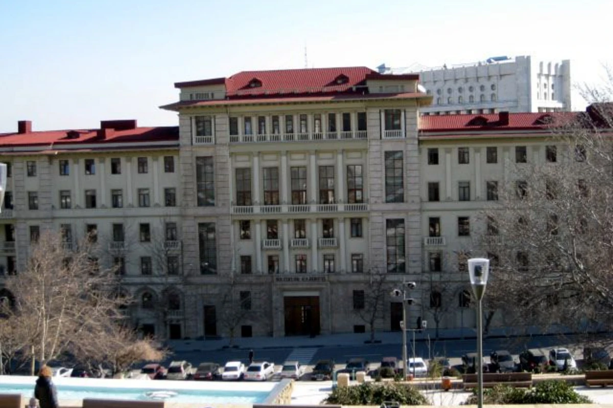 Bakıda iş saatları dəyişdirildi Bakıda iş saatları dəyişdirildi